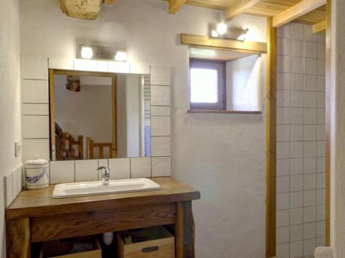 Koupelna v ubytování Gîte Virigneux, 3 pièces, 6 personnes - FR-1-496-119