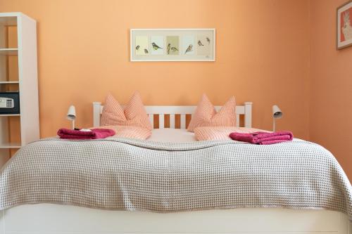 a bedroom with a white bed with a checked blanket at Absteige Innsbruck- Zentrale Ferienapartments in Innsbruck