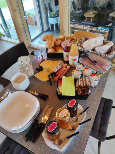 a table with breakfast foods and drinks on it at Akrenbos 101 in Bever