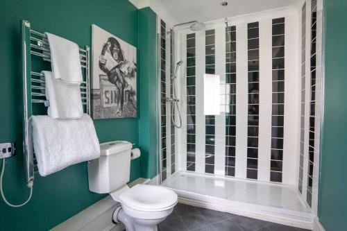 Koupelna v ubytování Stonehouse Court Hotel - A Bespoke Hotel