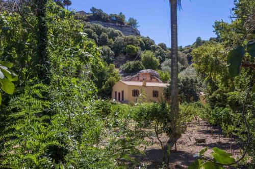 Amazing villa 2Km from the beach