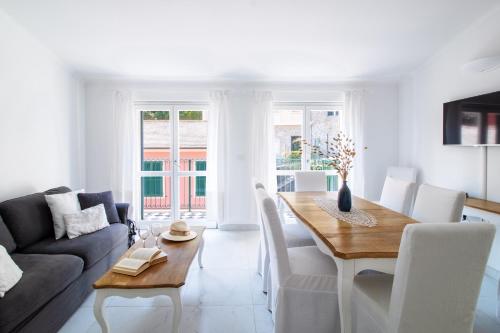 a white living room with a table and a couch at Edone' by PortofinoHomes in Portofino