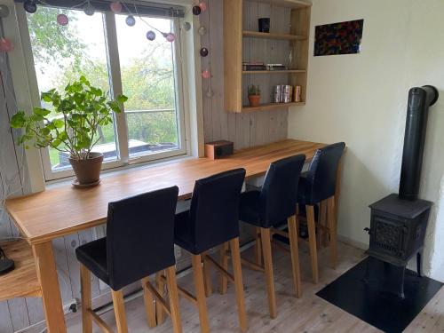 Kuchyň nebo kuchyňský kout v ubytování Stuga på Rossö, Strömstad