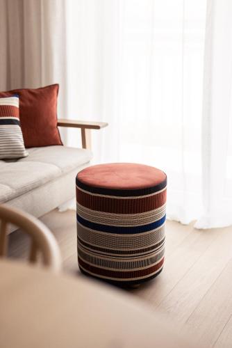 a ottoman sitting in the middle of a living room at Mondschein Apartments in Lana