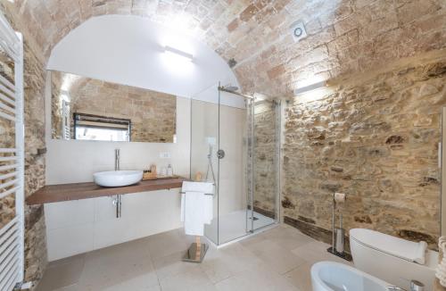 Un baño de Borgo Baccile by Vini Fantini