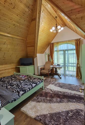 a bedroom with a bed in a room with wooden ceilings at Conacul Caterinei in Polovragi