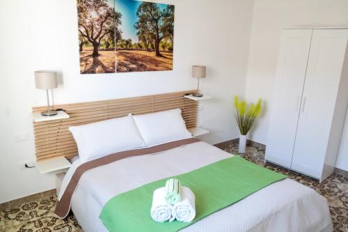 a bedroom with a bed with two towels on it at Da Lina in Sava
