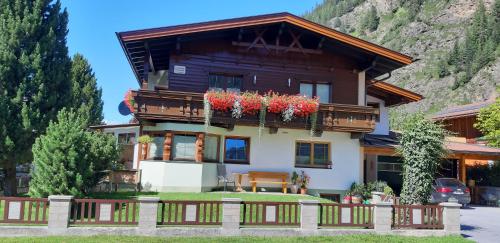 Afbeelding uit fotogalerij van Haus Helene Prantl in Längenfeld