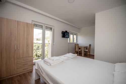 Una cama o camas en una habitación de Apartman Arijana