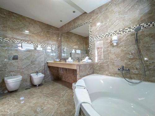 Koupelna v ubytování Hotel Pozo del Duque