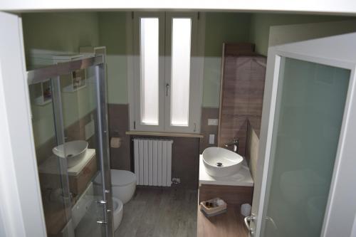 a small bathroom with a toilet and a sink at Il Portico in Peschiera del Garda