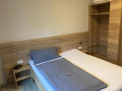 A bed or beds in a room at Nordseehotel Eymers