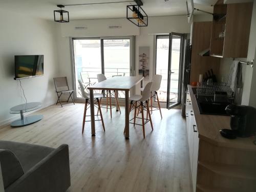 T2 44m2 Hyper Centre Velos Parking Et Grand Balcon English Spoken Arcachon Harga Terkini 2021