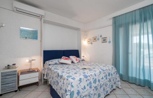 Katil atau katil-katil dalam bilik di Sardinia Family Villas - Cannigione Beach Apartments
