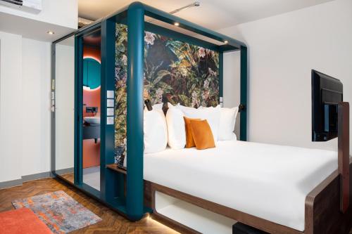 YOTEL Manchester Deansgate Image