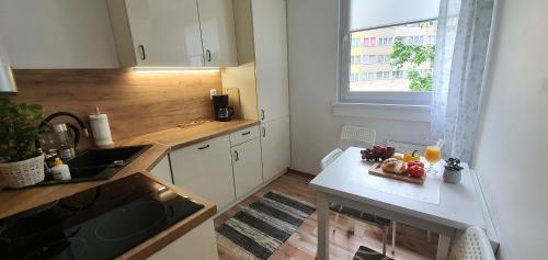 O bucătărie sau chicinetă la Apartament Łąkowa