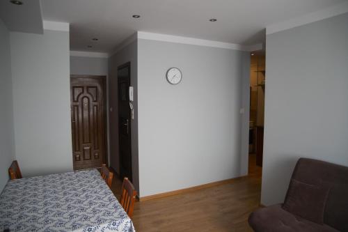 TV a/nebo společenská místnost v ubytování Przytulny apartament 10 minut od morza