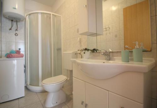 Koupelna v ubytování Apartment Ema near city center