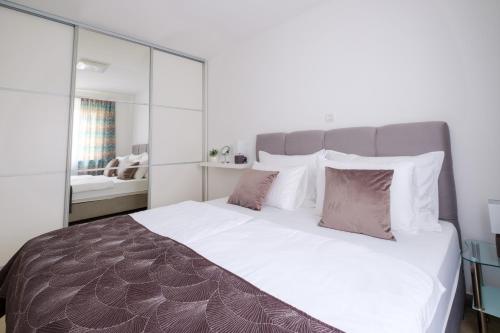 Posteľ alebo postele v izbe v ubytovaní MB Luxury Apartments