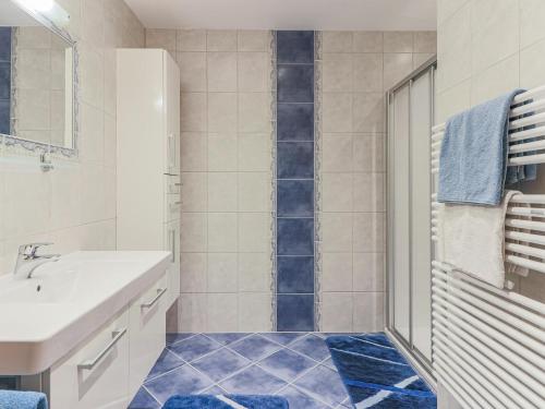 A bathroom at Koglbauer - Apartment Nr 4