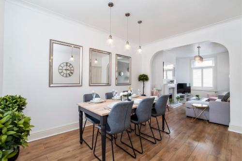 Amberley House, York - with Hot Tub -Free Parking