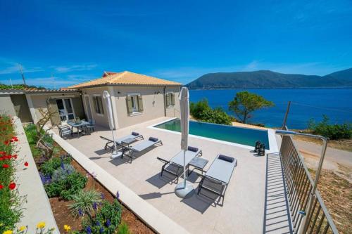 Luxury Seafront Villa Liberty with pool in Fiskardo