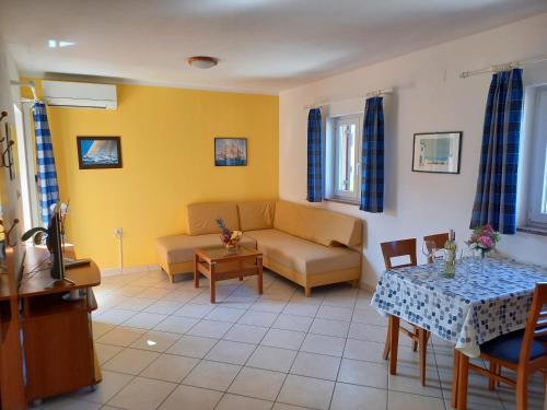 Posedenie v ubytovaní Apartments Mirjana Baška
