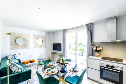 MARBELLA BANUS SUITES - Bird Of Paradise Playas del Duque Banús Suite Apartment