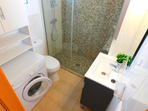 A bathroom at GMID IMMO Apartment Castell Joncar