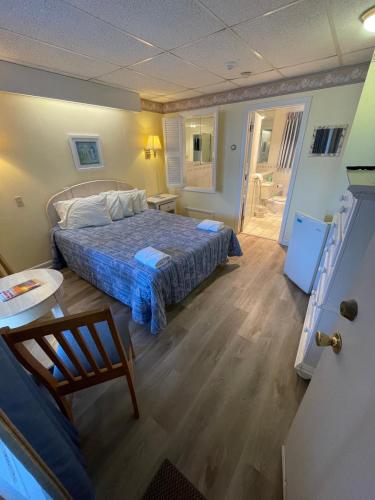 Ένα ή περισσότερα κρεβάτια σε δωμάτιο στο Beau Rivage Motel