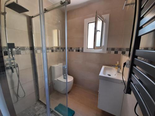 A bathroom at Ca l'Aren Cardona