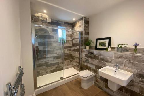 Un baño de Apartment 16, Bridgehouse Mill, Haworth