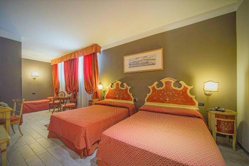 Hotel Aaron Image