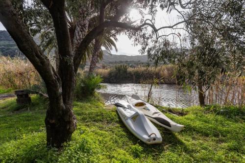 A charming country cottage + bikes and kayaks