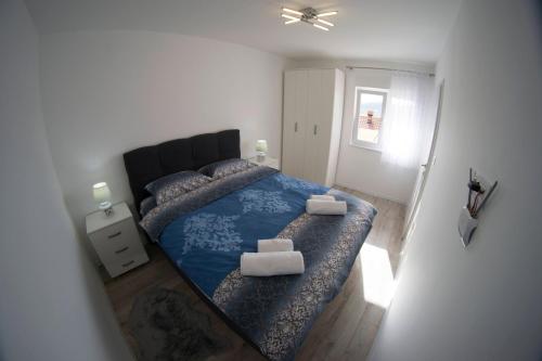 Ein Bett oder Betten in einem Zimmer der Unterkunft Apartmani VS Lux