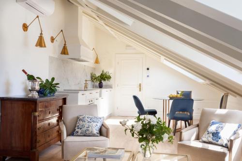 a living room with two chairs and a table at Gran hotel Brillante in San Esteban de Pravia