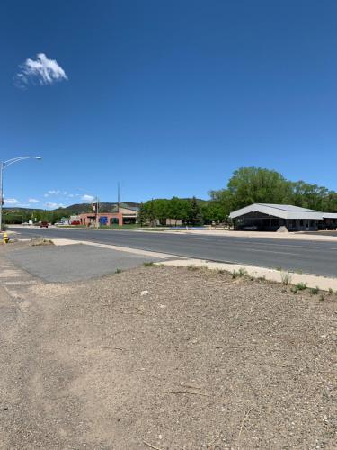 Raton’s Peak Inn – Photos 2