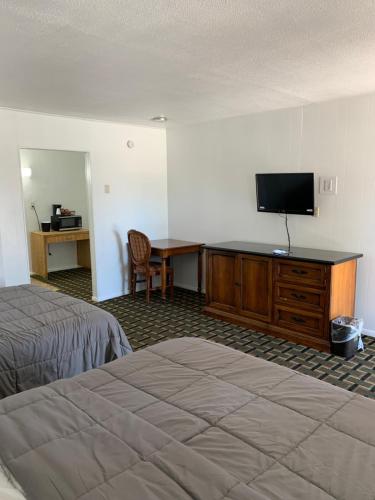 Raton’s Peak Inn – Photos 3