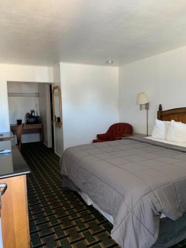 Raton’s Peak Inn – Photos 5