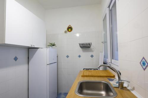 Una cocina o cocineta en Appartamento panoramico La rosa dei Venti - Maestrale