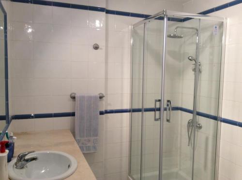 Ένα μπάνιο στο Apartment With Ocean Terrace