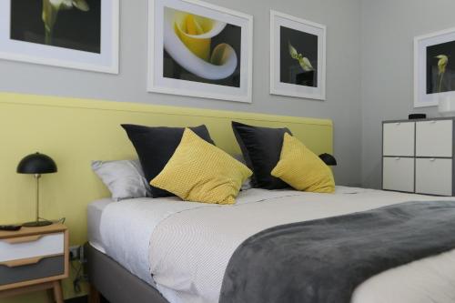 a bedroom with two beds with yellow and black pillows at Casa Consoli in Catania