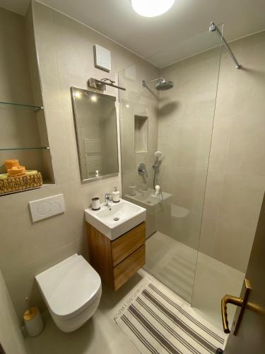 Ένα μπάνιο στο Apartment Alpea