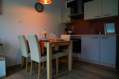 Η κουζίνα ή μικρή κουζίνα στο Apartment Alpea