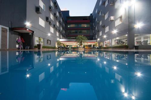 A piscina localizada em Golden Ville Hotel ou nos arredores