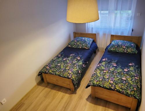 Ένα ή περισσότερα κρεβάτια σε δωμάτιο στο TK Apartments Namysłów