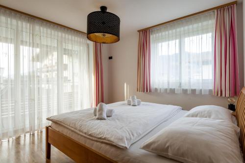 a bedroom with a bed with two towels on it at Elinas Mountain Views in Kaprun