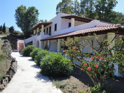 a villa with a garden and a house at Casa Schmidt in Vulcano