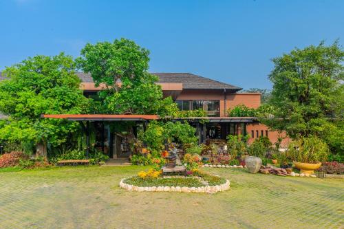Gallery image of Rain Tree Residence Hotel in Phayayen
