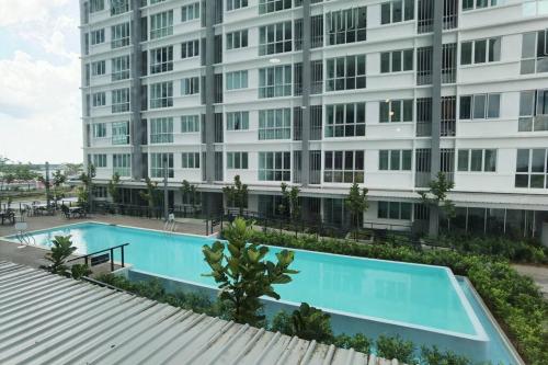 an empty swimming pool in front of a building at Jeff and Ricky Homestay Matang Metrocity in Kuching